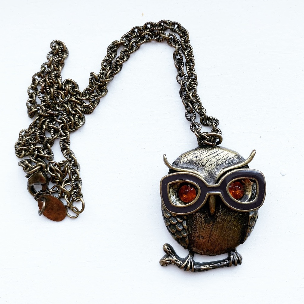 Chic brassy owl in glasses pendant necklace